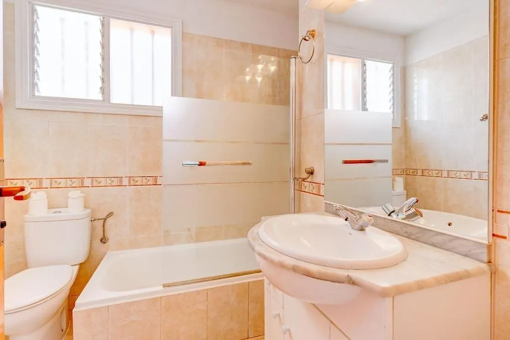 Ocean View 2Bedroom Apartment In Los Cristianos, Heated Pool, 3 Minutes To Beach Los Cristianos  0*, Los Cristianos (Tenerife)