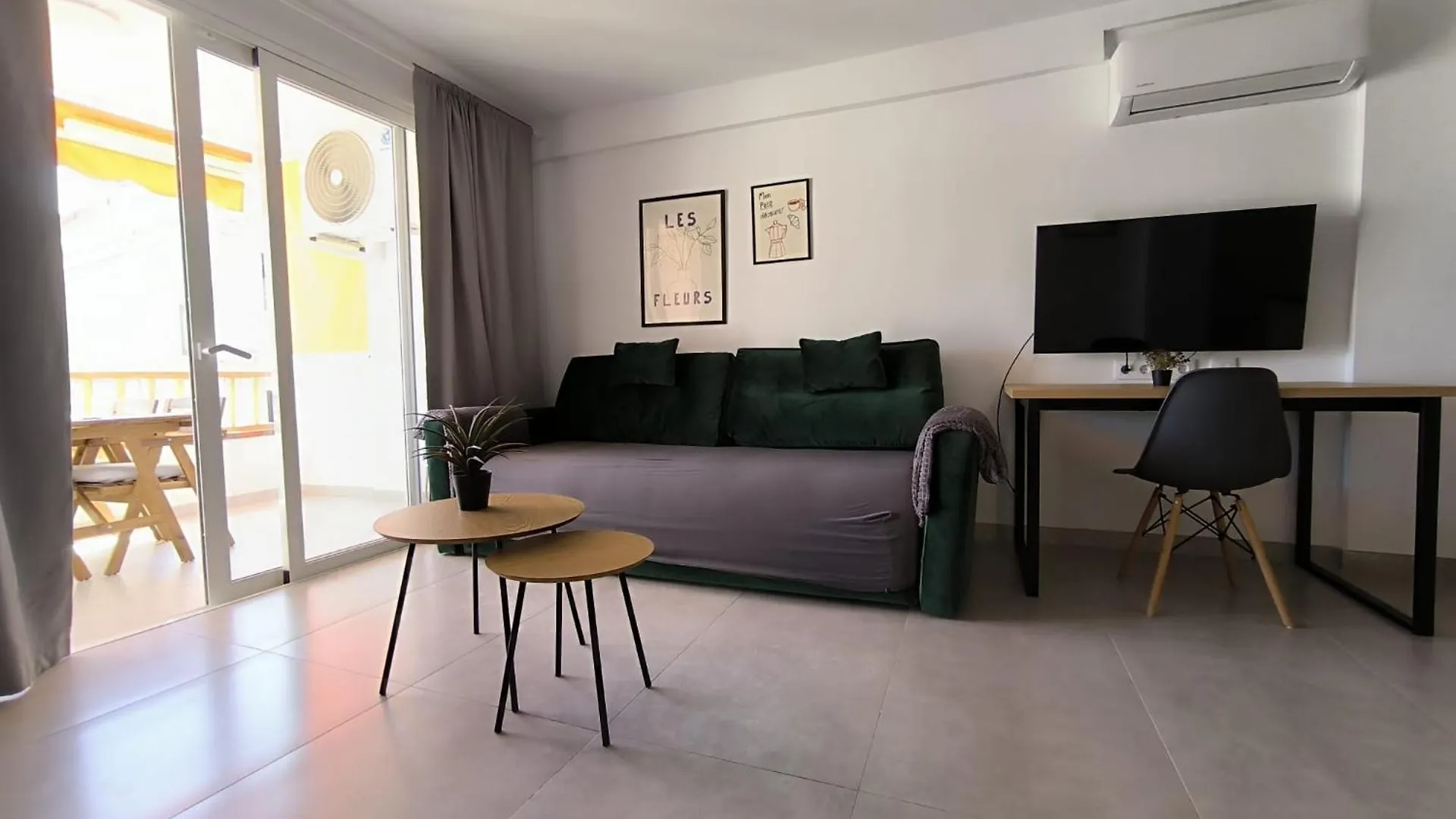 Ocean View 2Bedroom Apartment In Los Cristianos, Heated Pool, 3 Minutes To Beach Los Cristianos