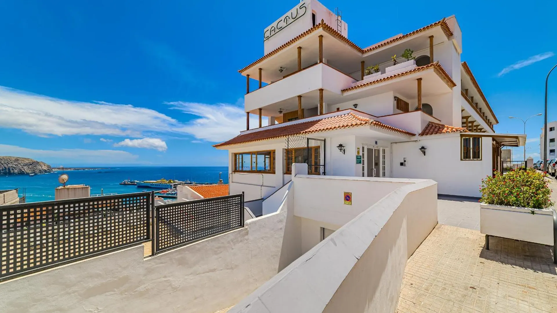 Ocean View 2Bedroom Apartment In Los Cristianos, Heated Pool, 3 Minutes To Beach Los Cristianos