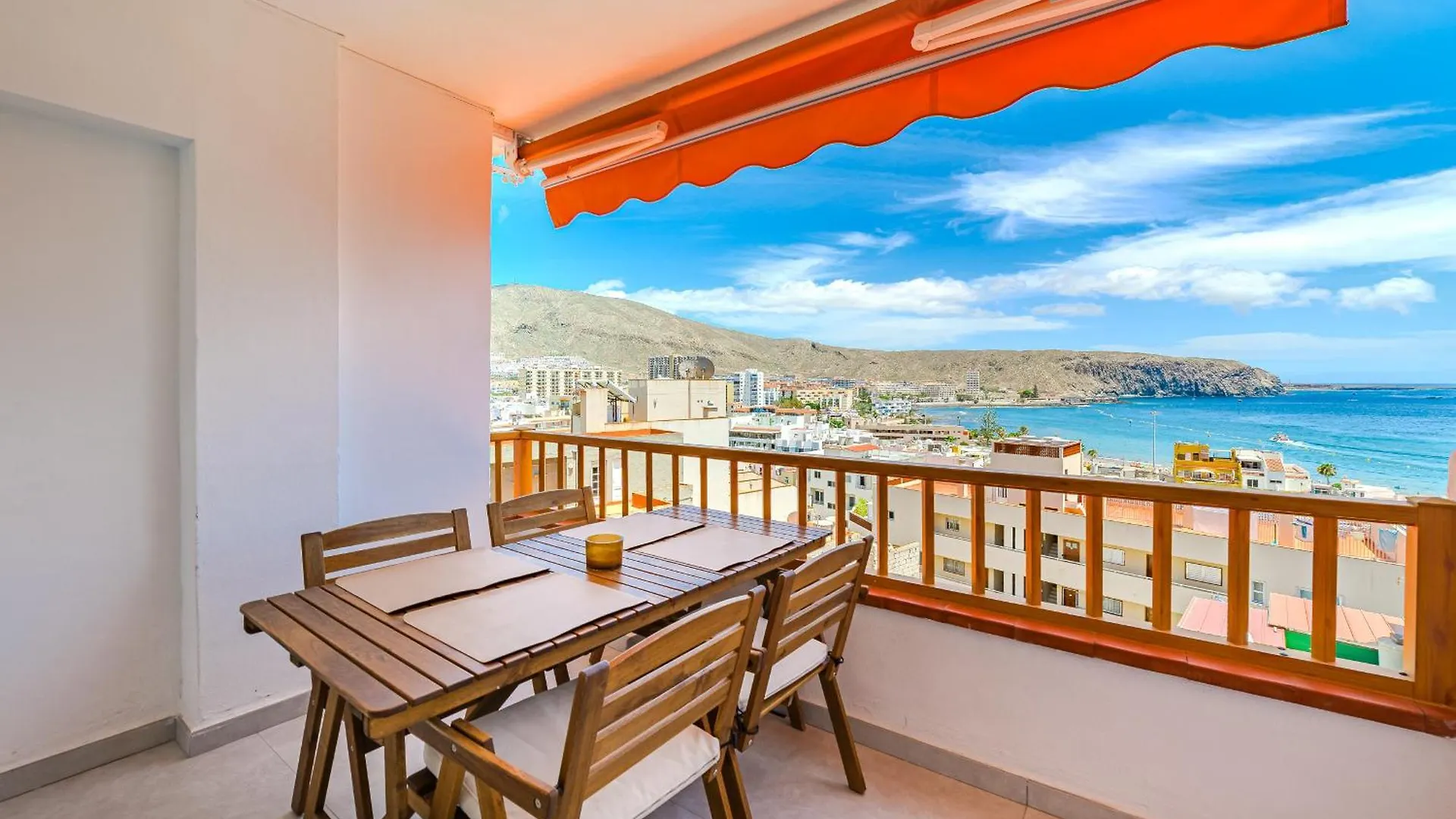 Ocean View 2Bedroom Apartment In Los Cristianos, Heated Pool, 3 Minutes To Beach Los Cristianos