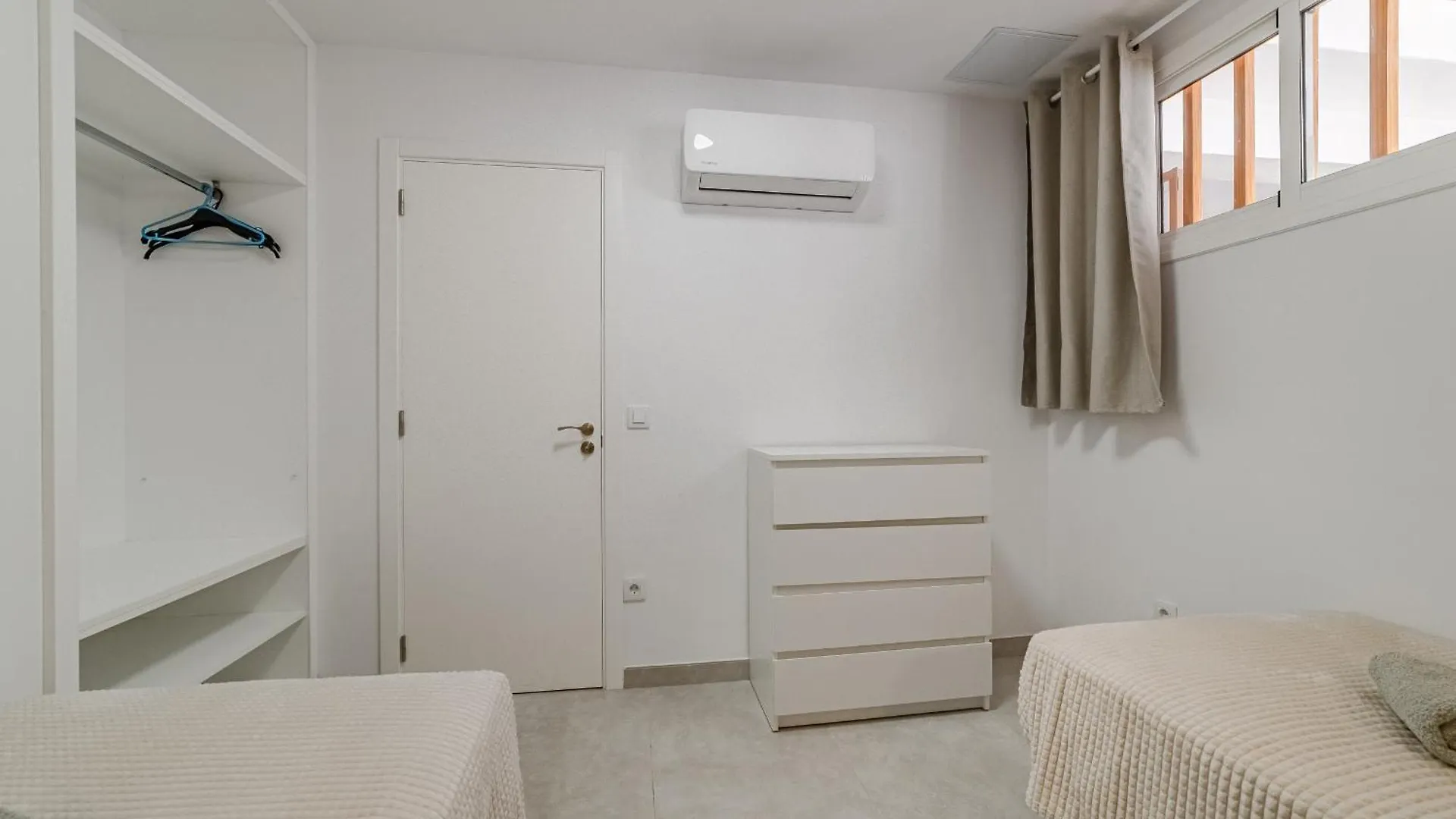 Ocean View 2Bedroom Apartment In Los Cristianos, Heated Pool, 3 Minutes To Beach Los Cristianos  0*, Los Cristianos (Tenerife) Spain