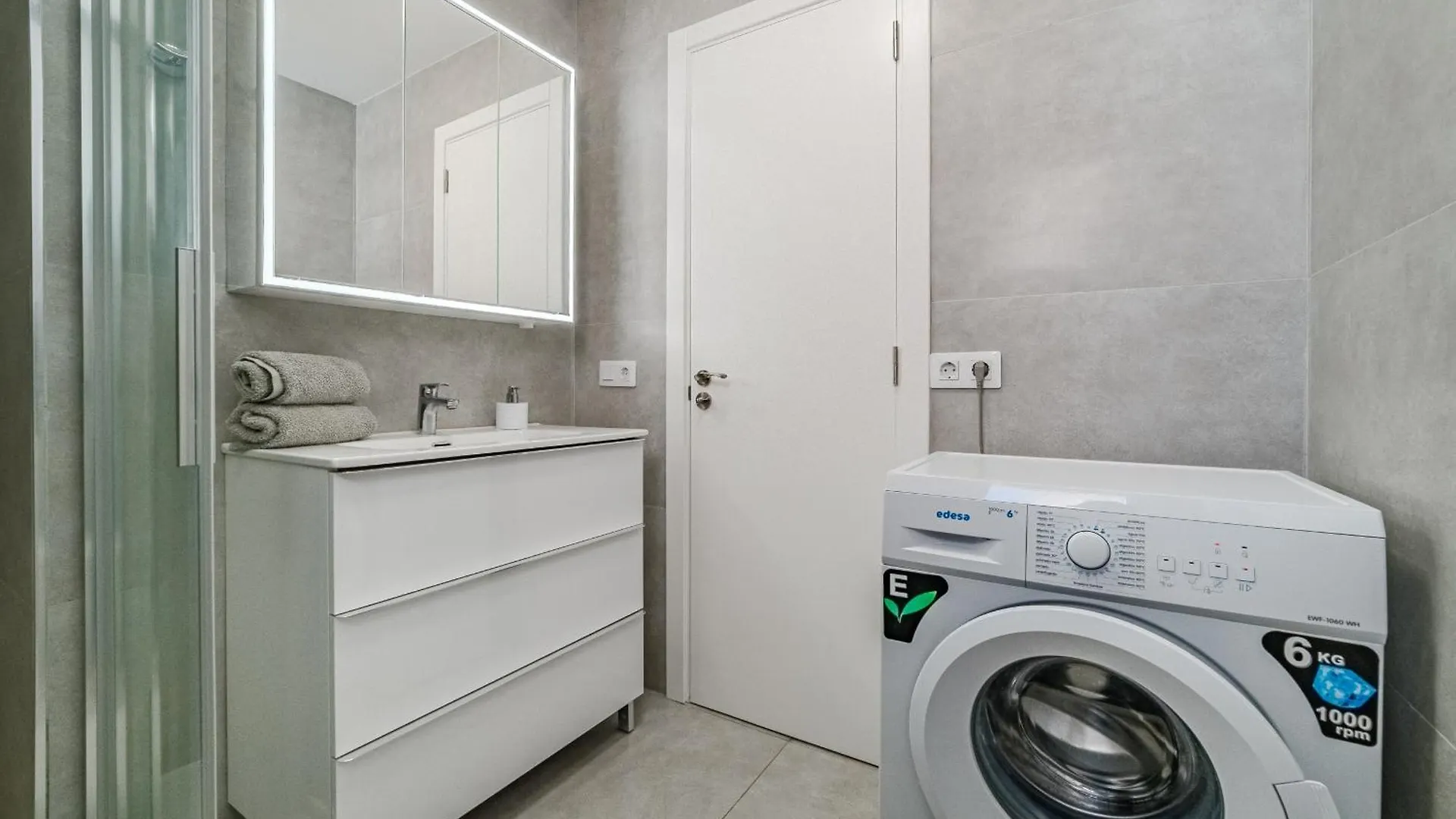 Ocean View 2Bedroom Apartment In Los Cristianos, Heated Pool, 3 Minutes To Beach Los Cristianos  0*, Los Cristianos (Tenerife)