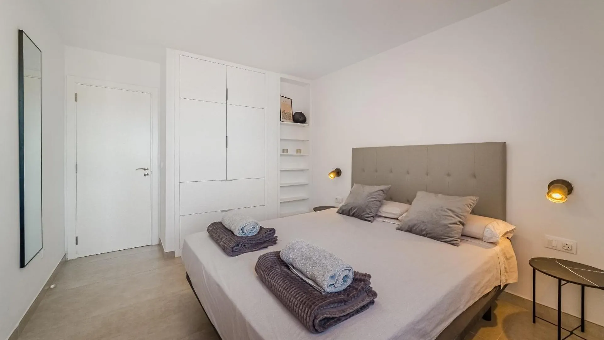 Ocean View 2Bedroom Apartment In Los Cristianos, Heated Pool, 3 Minutes To Beach Los Cristianos