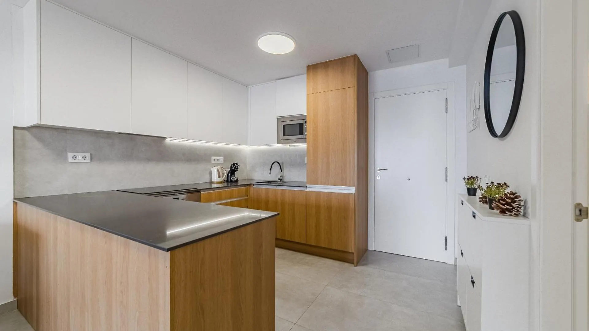 Ocean View 2Bedroom Apartment In Los Cristianos, Heated Pool, 3 Minutes To Beach Los Cristianos